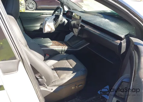 2024 Tesla Model X Long Range z USA, uszkodzony, nr VIN 7SAXCBE54RF460155